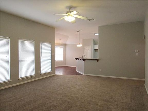 4th image of 130 Blanco Dr