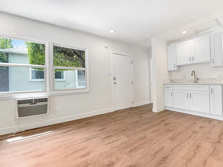 11503 Chandler Blvd #3/4 — Photo 9