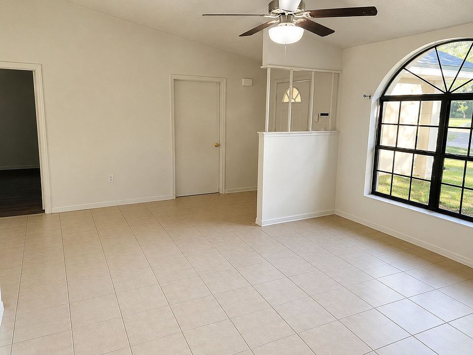 2nd image of 109 Oak Cir