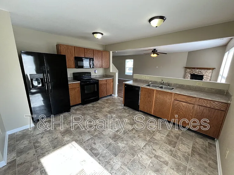 1422 Dowell St — Photo 8