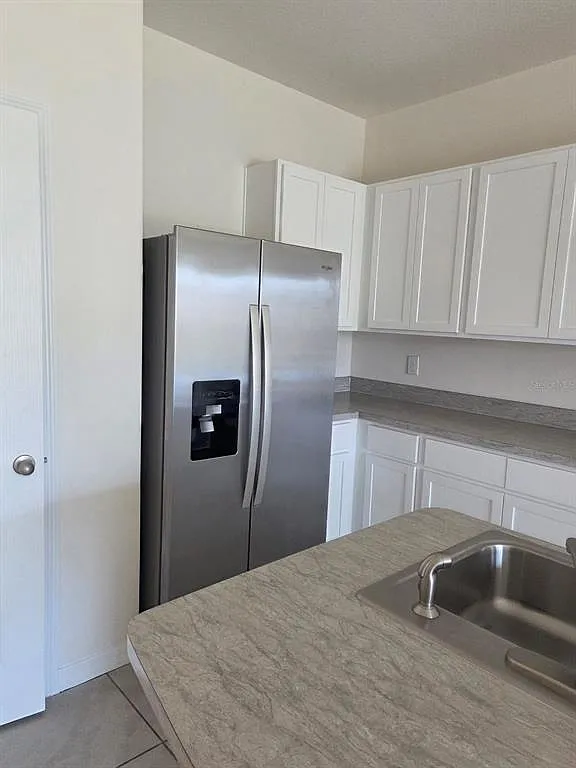 3 bed, 2.5 bath, 1676 sqft, $2,300 — Photo 2
