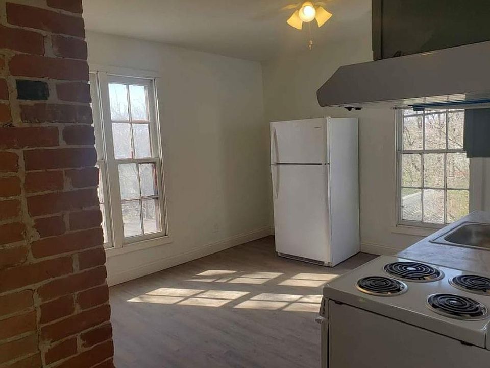 2nd image of 605 Hall St #4