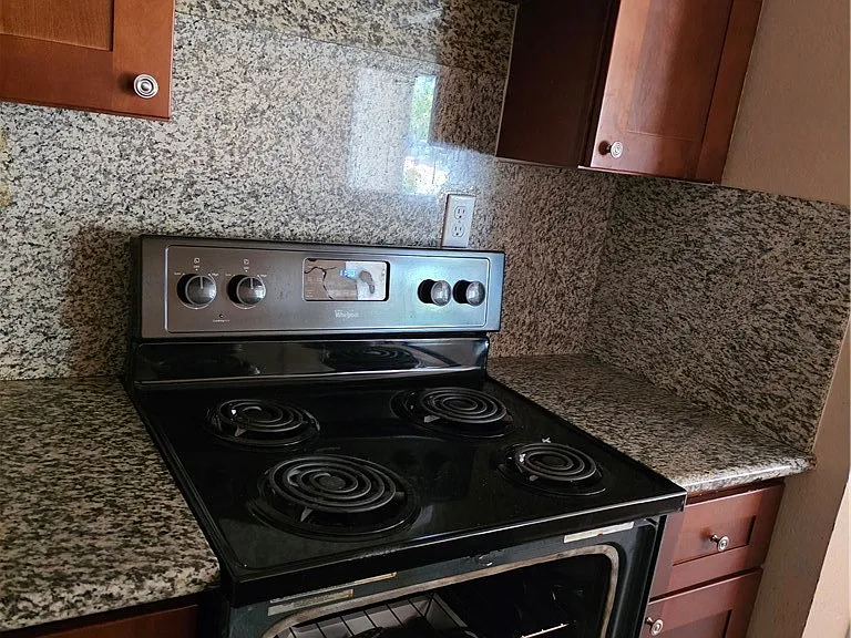 929 W Sierra Madre Ave — Photo 1