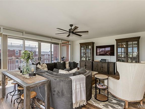 2nd image of 1018 Hackberry Ln Unit 314
