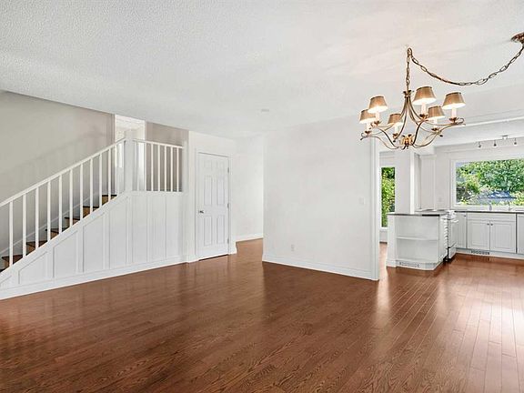 3rd image of 452 N Parkridge Rise SE