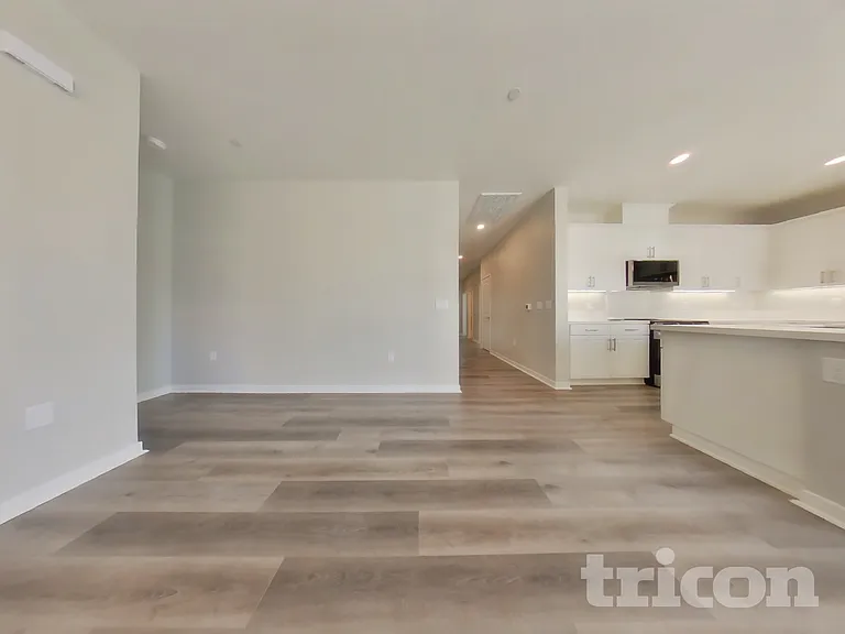 1734 Lorraine Ave — Photo 5