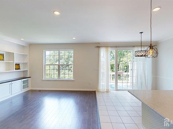 4th image of 44 Begonia Ln