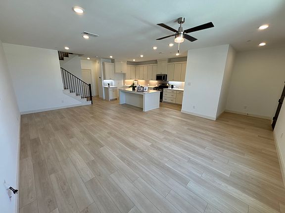 4th image of 2837 Jacaranda Dr