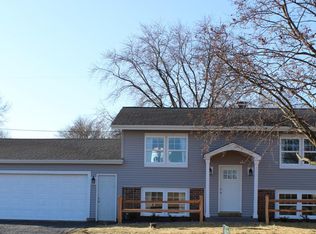W1427 Cardiff Ln, Ixonia, WI 53036