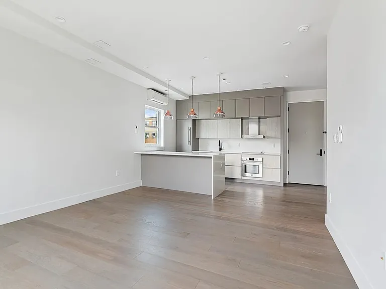 394 Harman St #3F — Photo 1