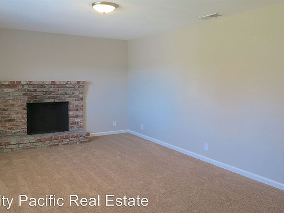 2nd image of 2900 Sargent Ave