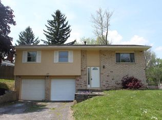 1379 Greenock Rd, Columbus, OH 43228