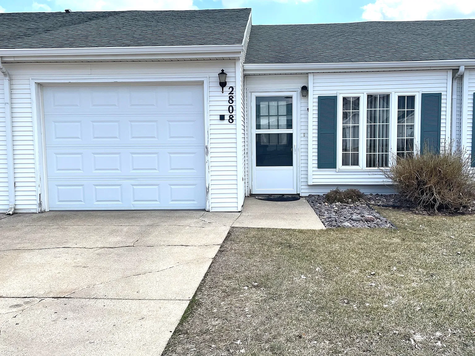 2 bed, 980 sqft, $1,395 — Photo 1