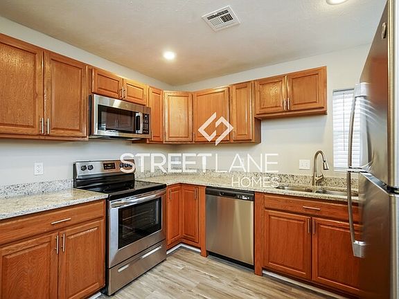 5th image of 303 Tangerine Dr