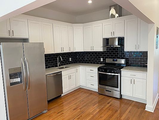 3rd image of 166 Saint Marks Ave APT 2