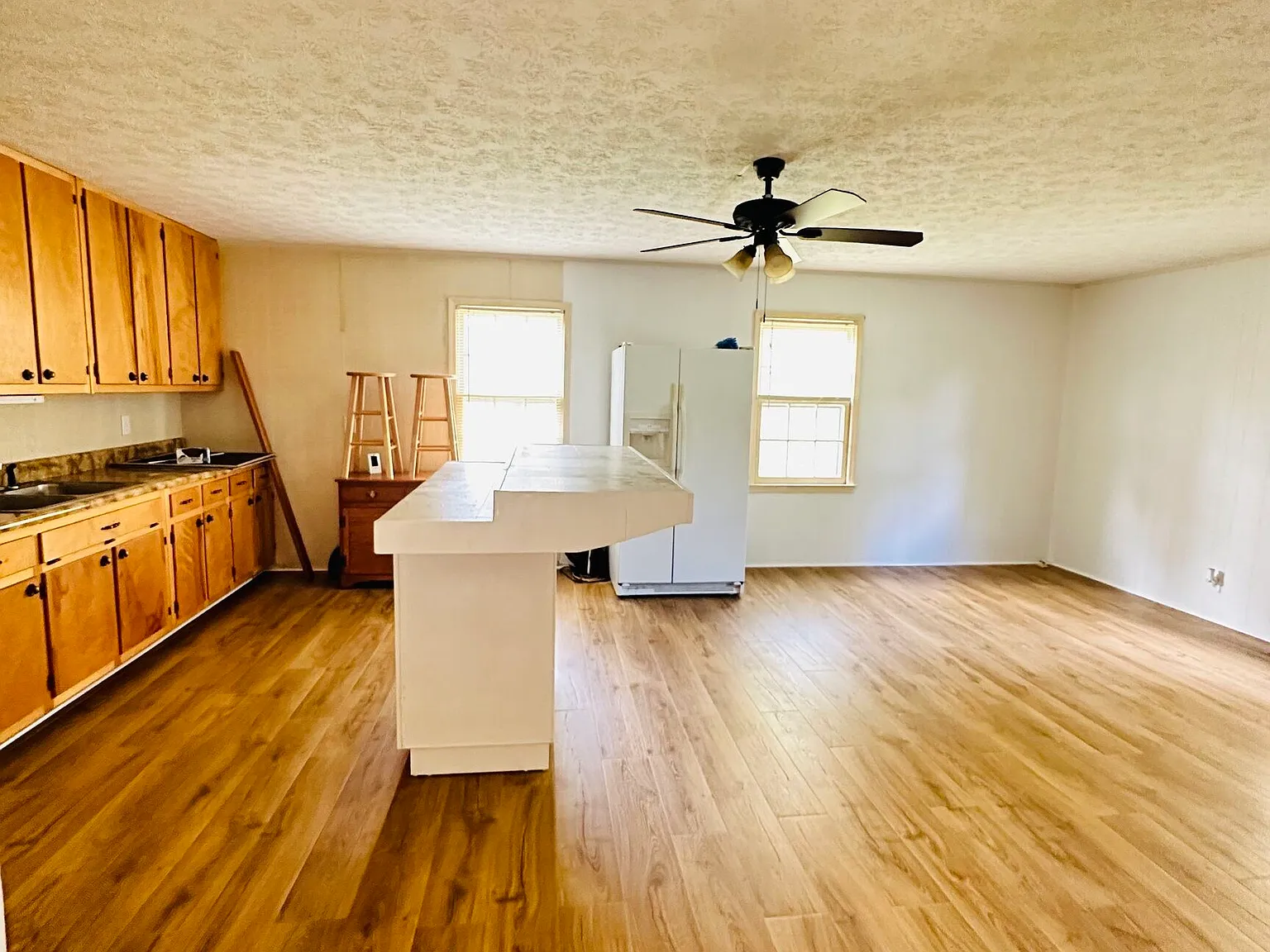 1 bed, 1.0 bath, 750 sqft, $1,050 — Photo 2