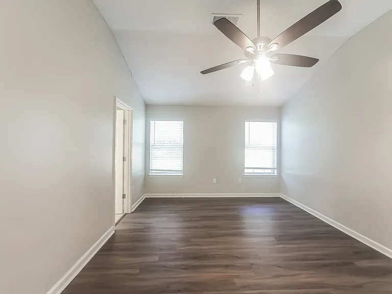 6064 Allen Pkwy E — Photo 10