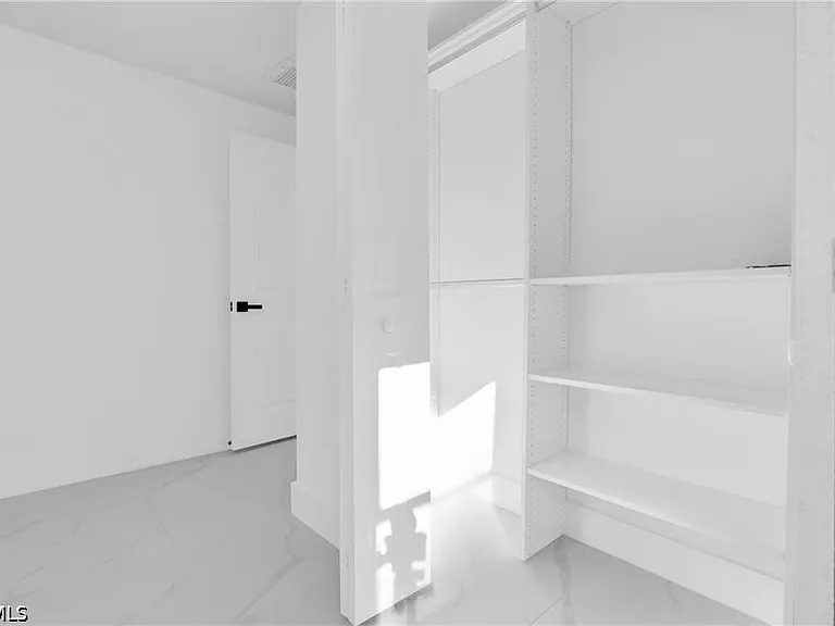 356 New York Dr — Photo 21