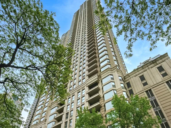 25 E Superior St APT 1801, Chicago, IL 60611