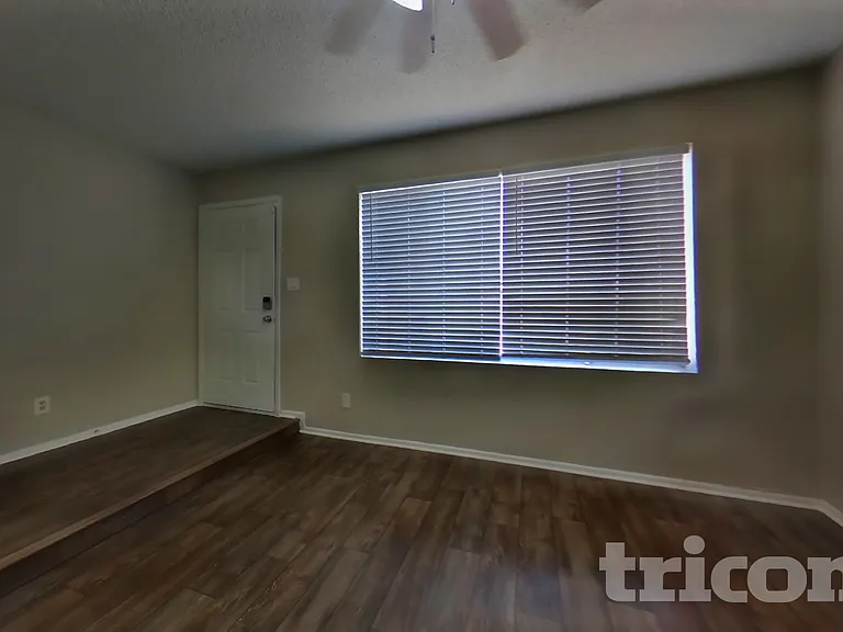 7805 W Cora Ln — Photo 3