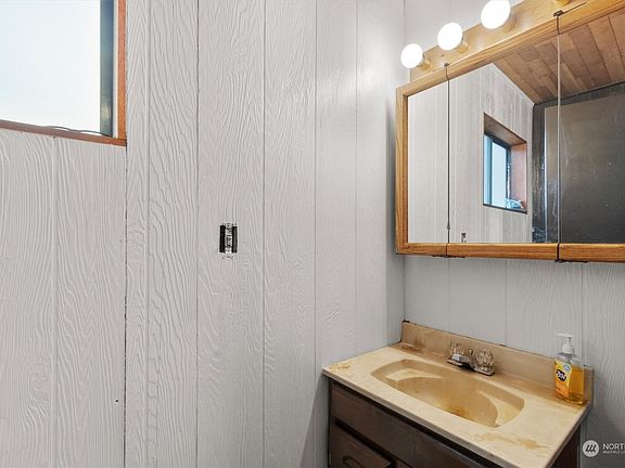 5th image of 3150 N Pacific Avenue