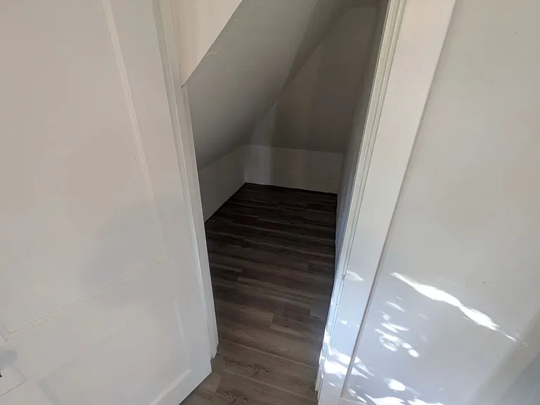 1009 Everett Ave — Photo 3