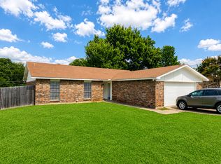 2304 Chinaberry Dr, Bedford, TX 76021