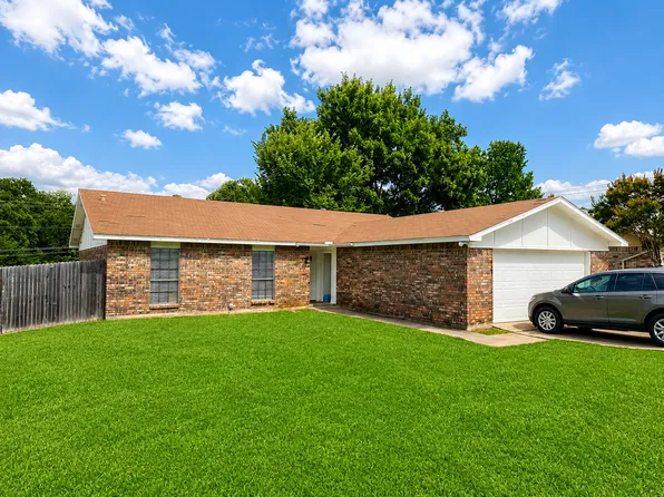 2304 Chinaberry Dr, Bedford, TX 76021
