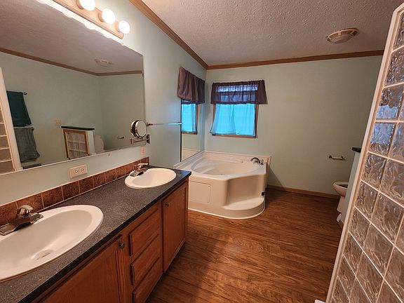 5th image of 133 Oak Ave S