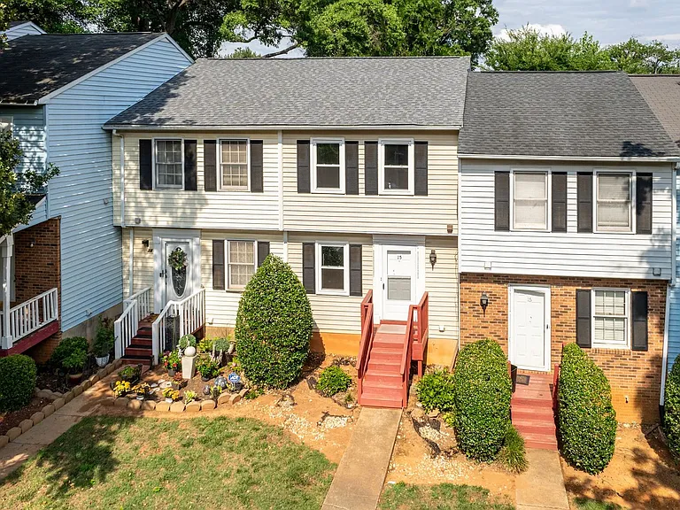 15 Astor Ct — Photo 4