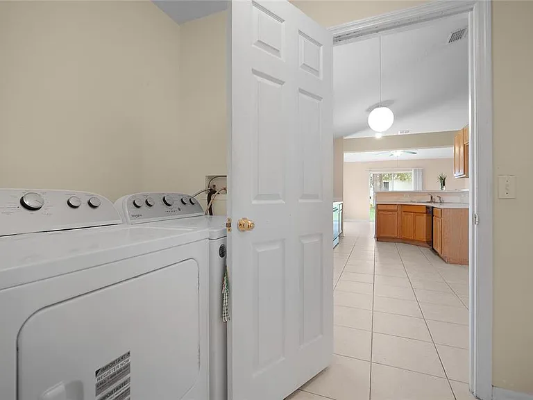 265 Jocelyn Dr — Photo 24