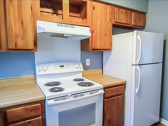 4th image of 9606 W 87th St