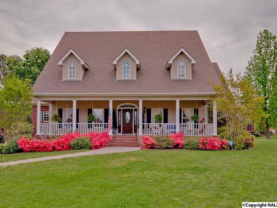 1st image of 2600 Shannon Cir SE