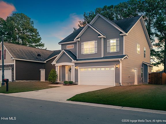 3rd image of 825 Jade Lane