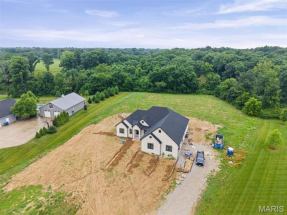 4th image of 2335 Staunton Rd