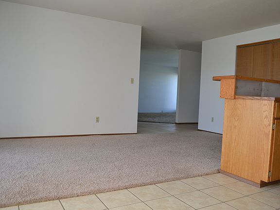 4th image of 416 White Dr