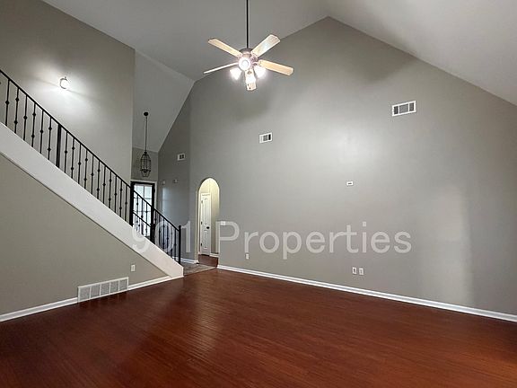 3rd image of 3777 Pavilion Cir
