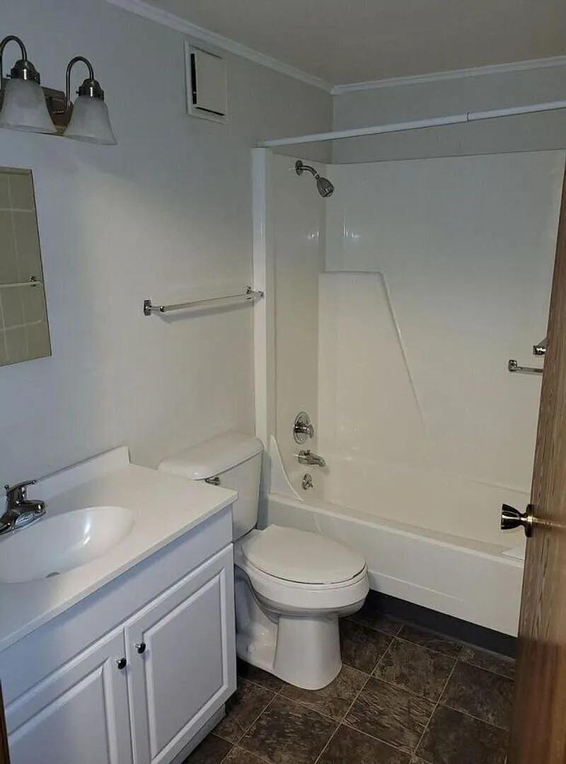 First floor, 1 BR with new appliances! — Photo 1