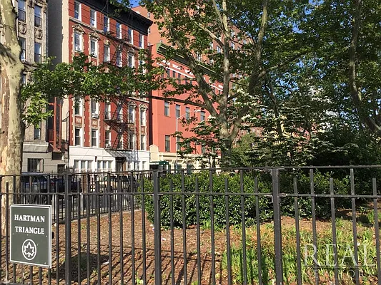 Rented by REAL New York | media 28