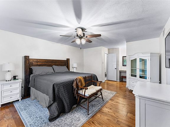 5th image of 4325 Saint George Dr