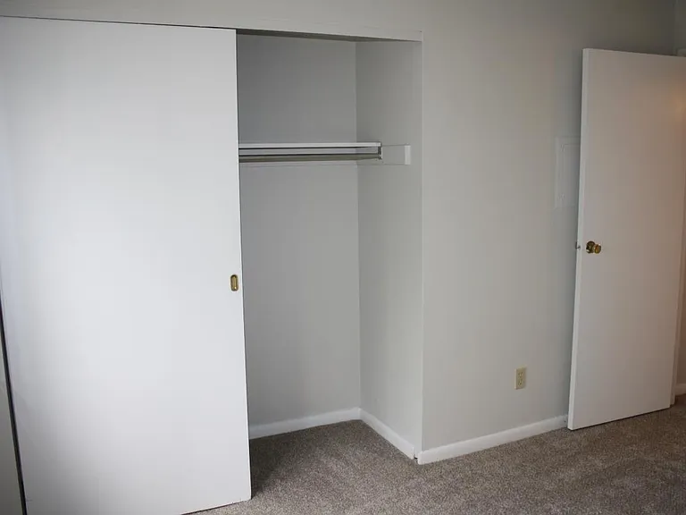 2445 Madison Rd #7 — Photo 3