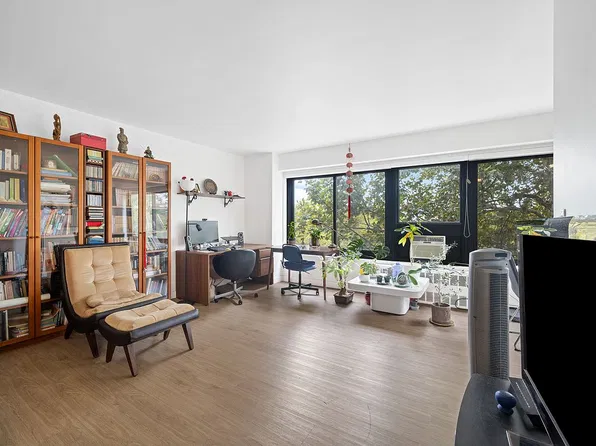 33-64 21st St #6C, Astoria, NY 11106