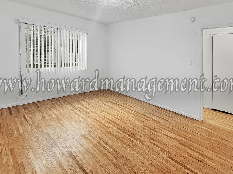 1405 Barry — Photo 7