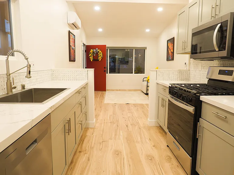 1110 Goodyear St — Photo 6