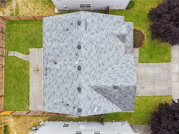4th image of 20119 15th Ave E