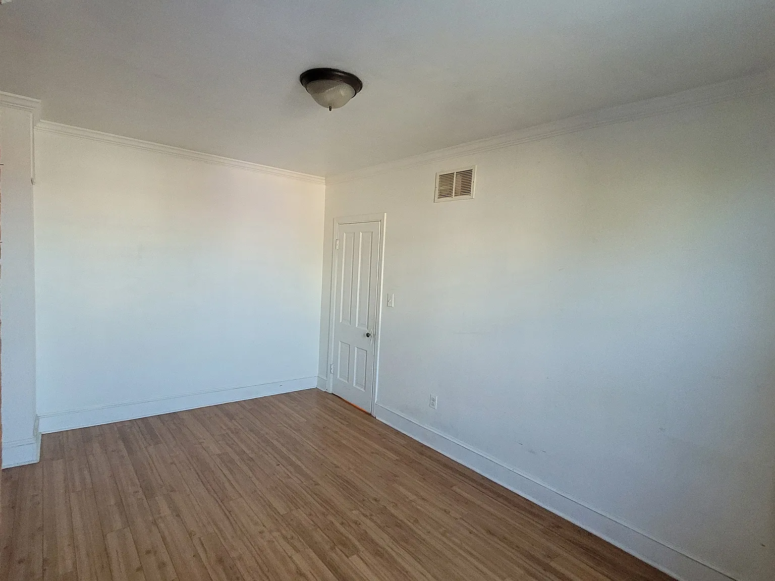 1 bed, 130 sqft, $650 — Photo 1