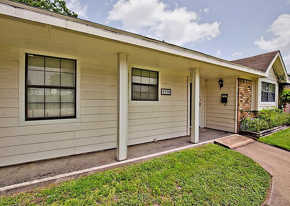 1st image of 9770 Pine Lake Dr
