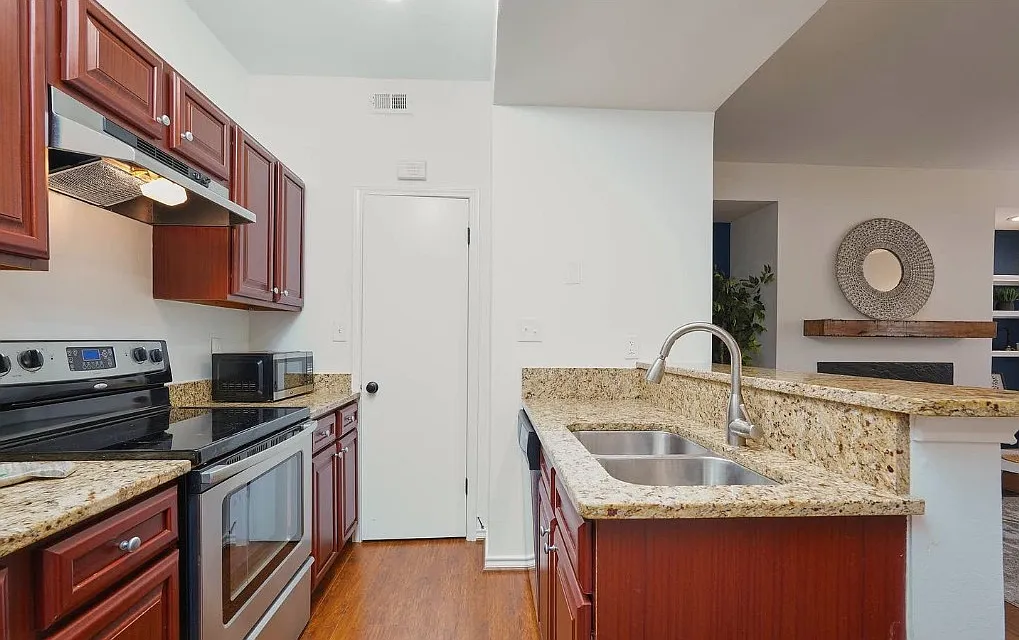 3922 Penderview Dr — Photo 4