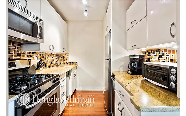 Sold by Douglas Elliman | media 14