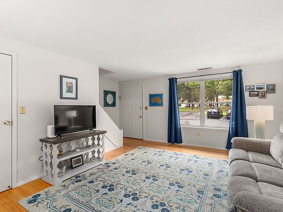 3rd image of 45 Granby Hts #45